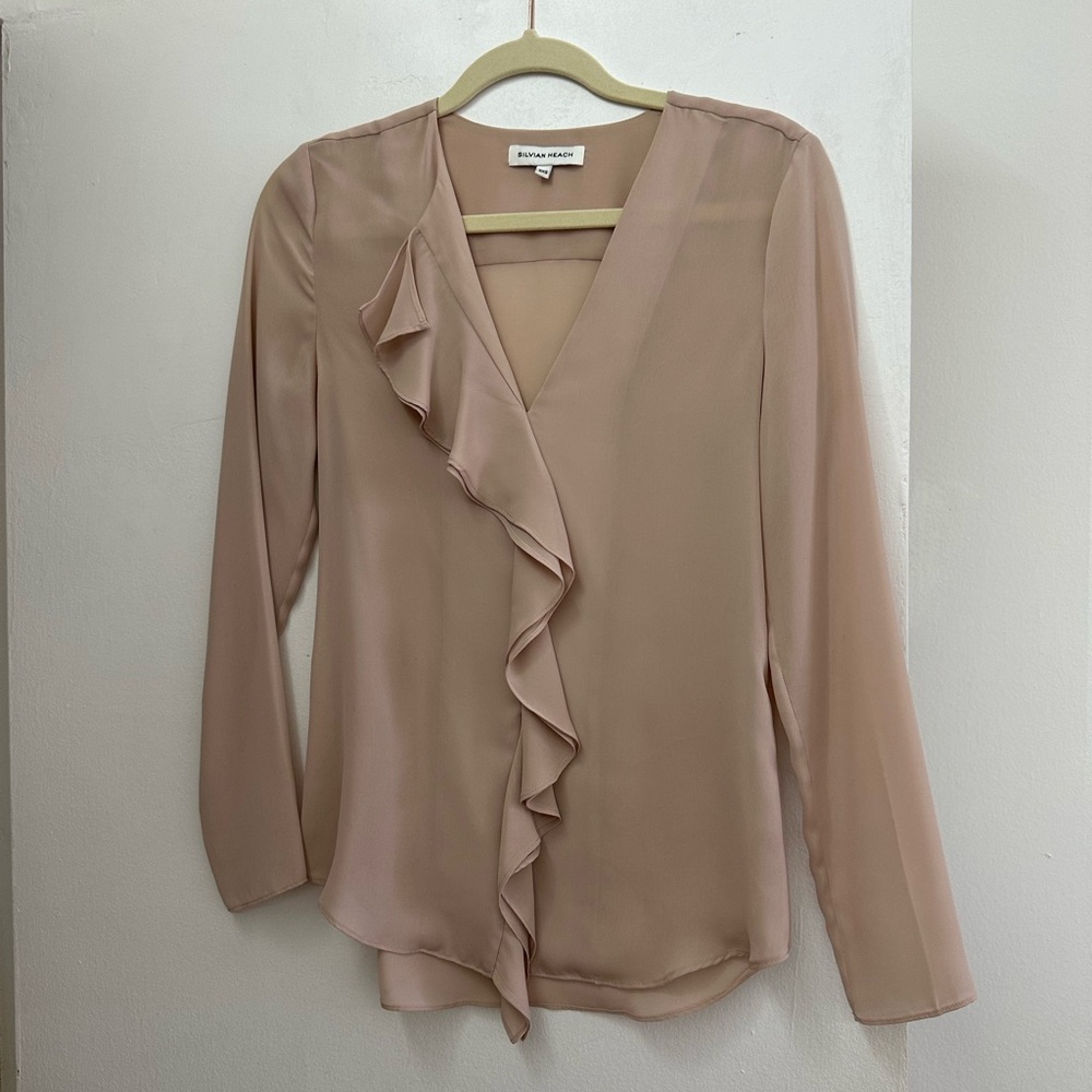 Beige blouse, Xz’s